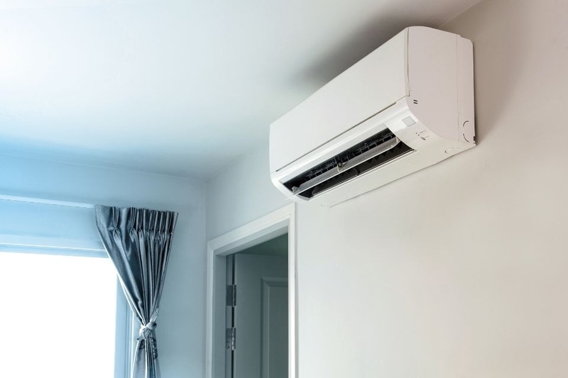 Kỹ thuật viên vệ sinh máy lạnh điều hòa chuyên nghiệp