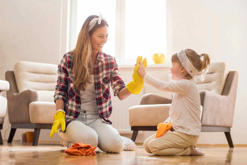 Trẻ em học cách sắp xếp và dọn dẹp nhà cửa